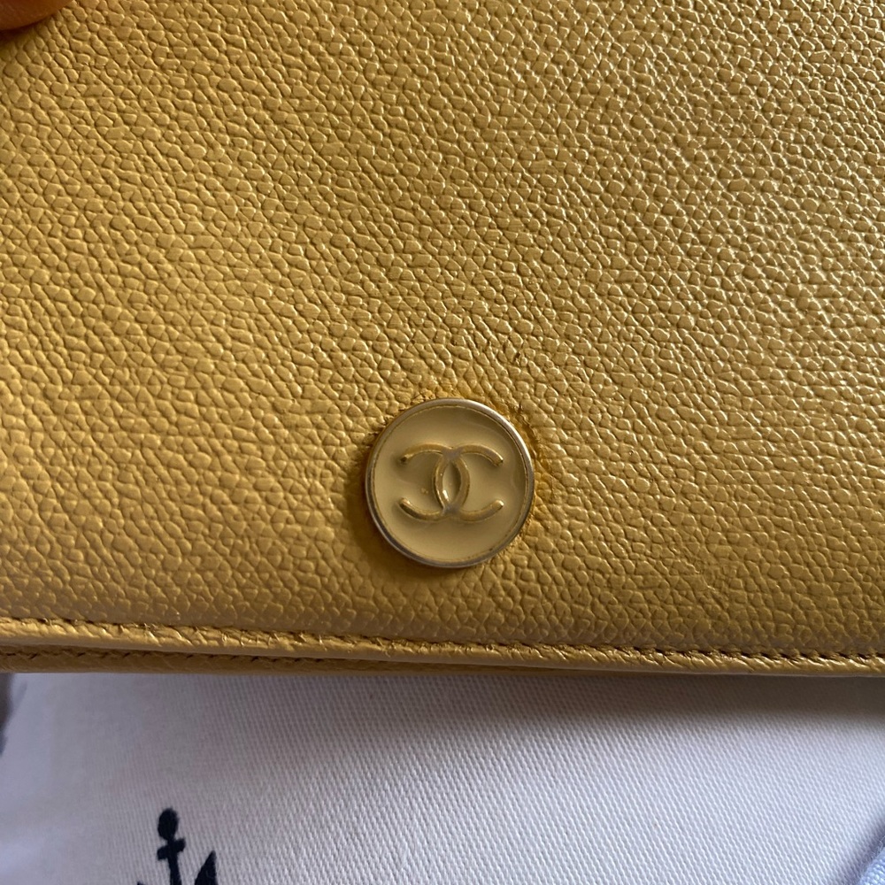 Authentic Chanel leather wallet. Excellent condition with absolutely no callouts